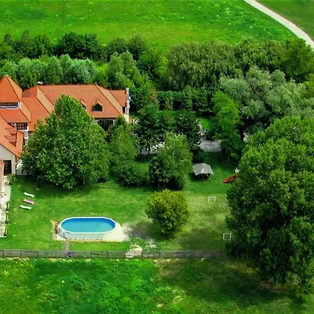 Nocleg ze śniadaniem Csaladi Panzio Balatonkeresztúr