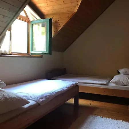 Csaladi Panzio * Balatonkeresztúr